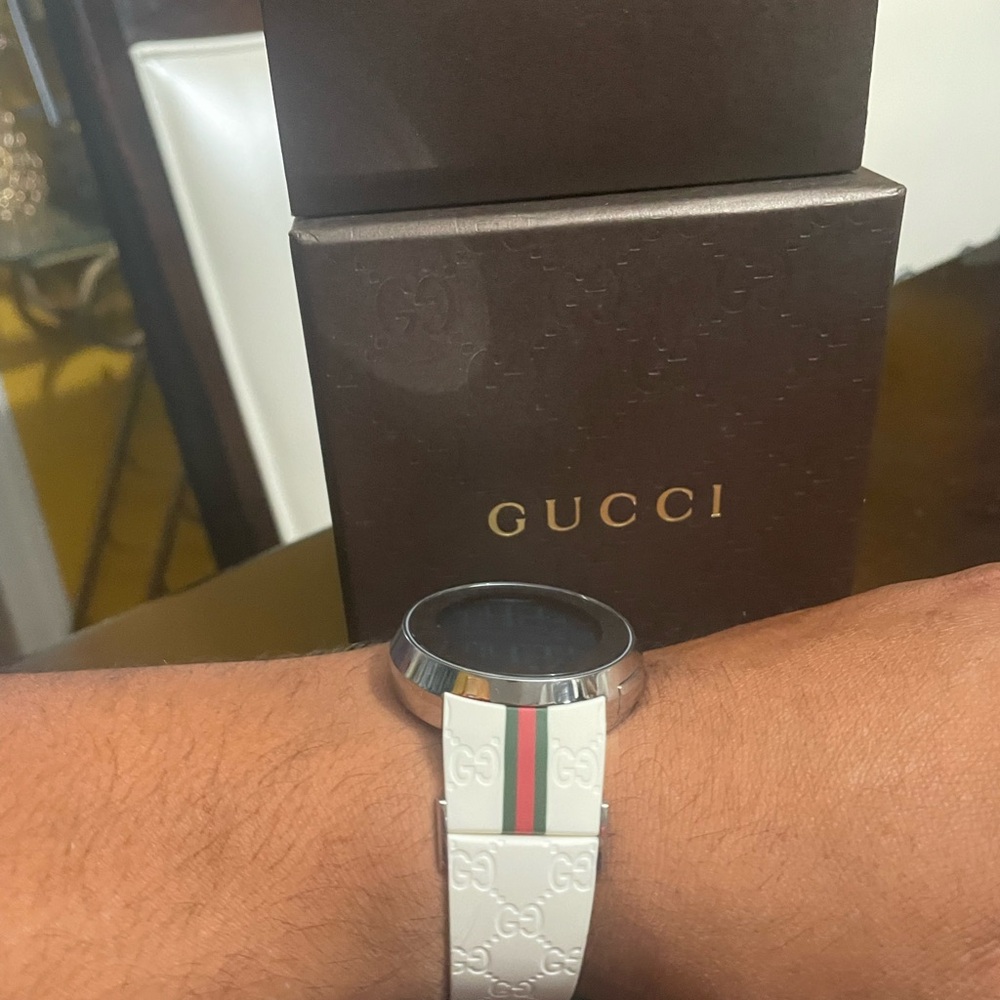 Gucci Digital Watch with White Strap and Green-Red Accents - Picture 2 of 5